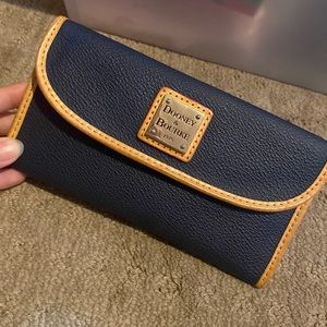Dooney & Bourke wallet